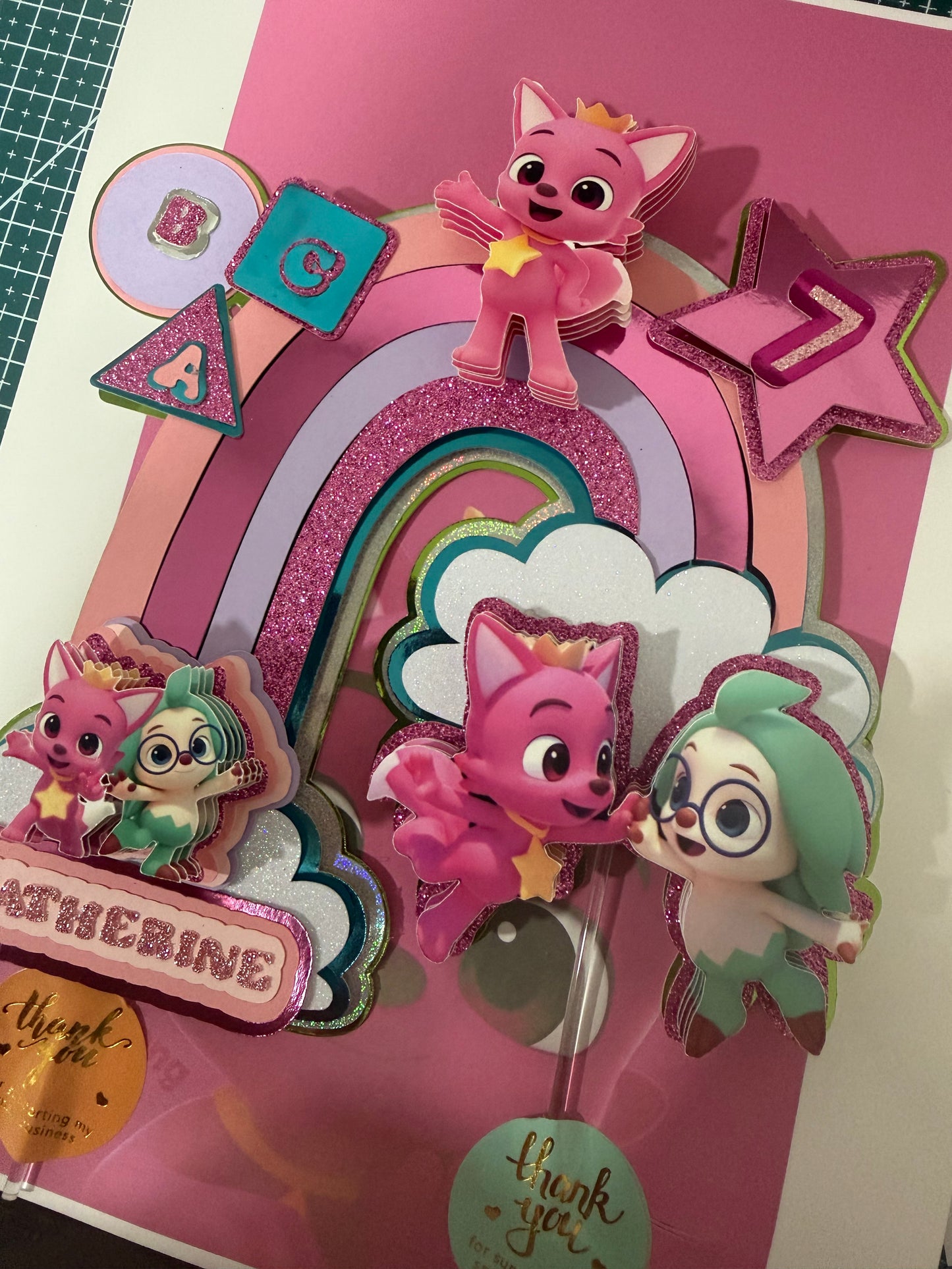 Hogi- pinkfong cake topper
