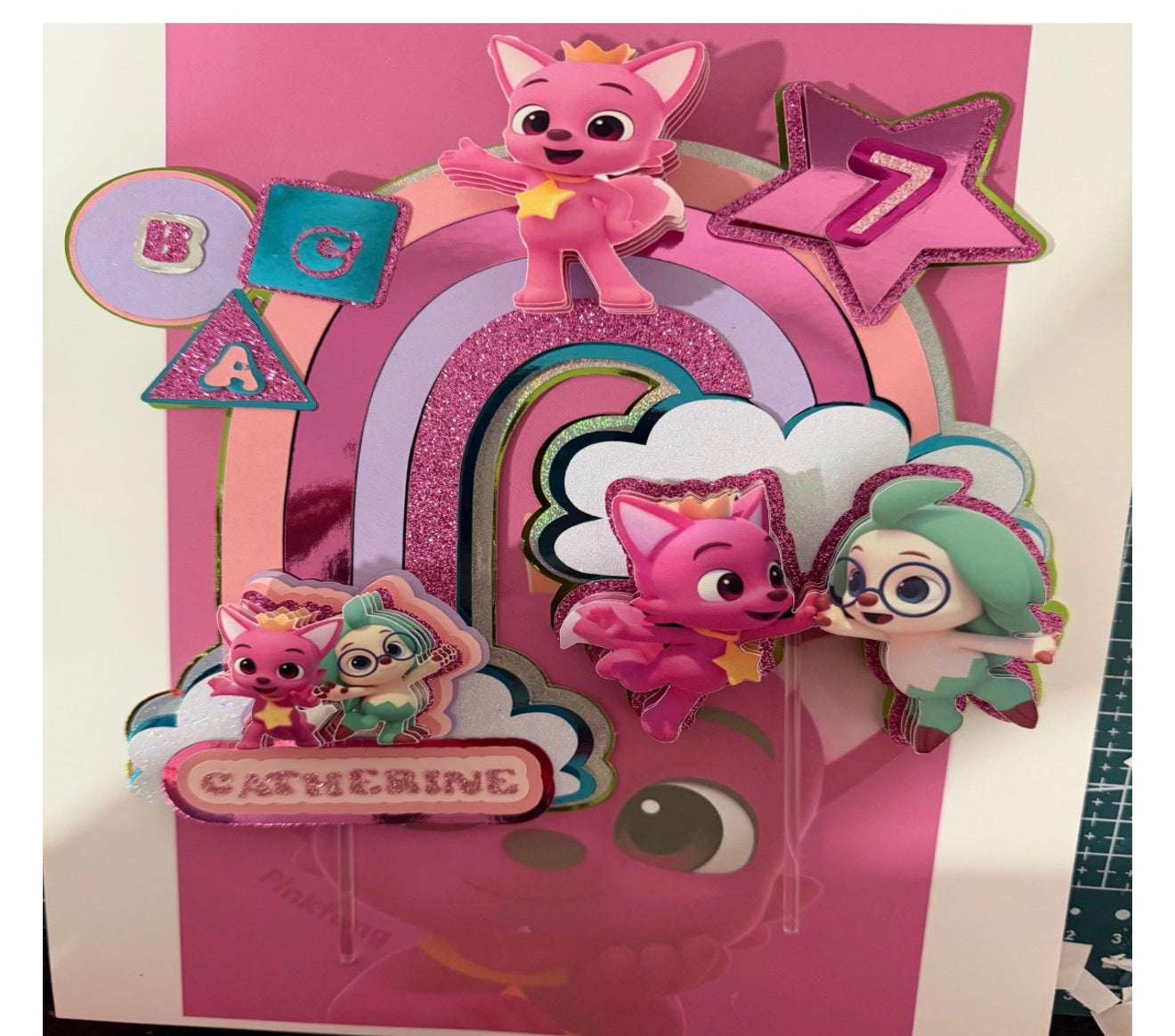 Hogi- pinkfong cake topper